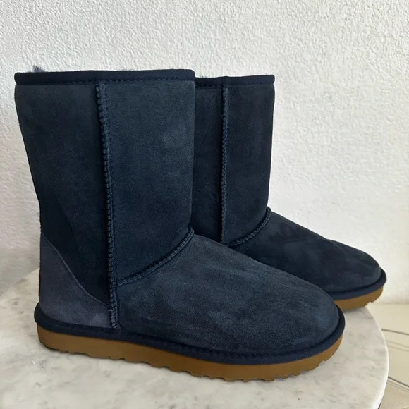 UGG CLASSIC SHORT II NAVY SHEARLING WATER RESISTANT BOOTS SIZE 8 - Picture 4 of 14